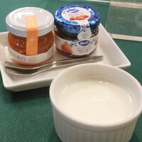 メインダイニングルーム 三笠 - ヨーグルトとジャム２種