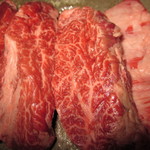 焼肉 初栄 - ミニステーキのお肉４切