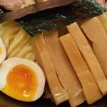 つけ麺 きらり - 角切りメンマ、半熟玉子、海苔のアップ～♪(^o^)丿