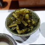 鮨匠 のむら - 箸休めのわさび菜でお酒が進みます