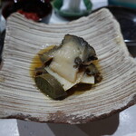 鮨匠 のむら - 焚き黒鮑(佐賀県唐津産、摺り卸し大根で6時間焚き)