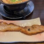 ラーメン いっとうや - ちゃーしゅう(1枚)200円今日は真ん中がちょっとさみしい