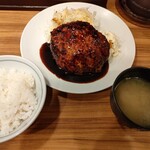 大阪トンテキ - トンバーグ定食　830円　トンバーグソースでお願いしました。