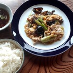 香雅 - 炒り卵ときくらげの炒め物(890円也) こちらも味付けは濃いめでした‥