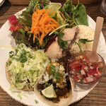 ロティー チキン アンド ジャッキー タコス - タコス2種とロティチキンプレート　¥1100