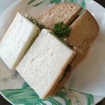５５カフェ - たっぷり野菜のサンドイッチ