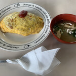 Maruhira Shokudou - オムライスは薄焼きたまご系　チキンライスは濃いケチャップ味