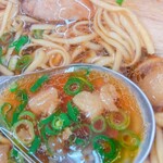 朱華楼 - 香ばしい脂ミンチ〜♪