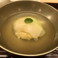 まる富 - 椀物　清汁仕立　毛蟹真薯、冬瓜