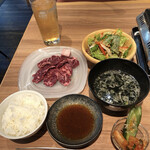 Yakiniku 名もなき名店へ 一切入魂一枚売り焼肉 - 