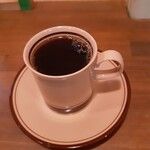 asipai - コーヒーHOT。450円税込のところ、ランチタイムは食事とセットで100円引きになり350円税込。