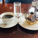バー シーガーディアンⅢ - ◆ホテルメイドケーキセット　
            ◎コーヒー
            ◎モンブラン