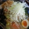 とんこつラーメン　麺笑