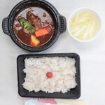 たん家 しん - タンシチュー・麦飯・テールスープの組み合わせ