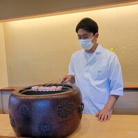 鎌倉 北じま - シロカジキを焼く北嶋靖憲氏