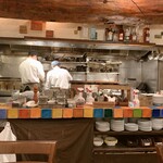 タパス＆タパス - 席から見た厨房