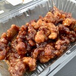 大久良 - 鶏ももからあげ(くろず) 380円(税込)