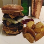 ベーカーバウンス - ステーキチーズバーガー