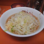 ラーメン二郎 - 野菜マシで、この盛り。ラーメンなら、山になってる