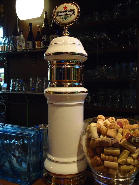ハイネケン陶器ドラフトタワー