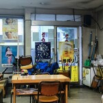 さか本そば店 - その裏口の内側