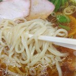 とら食堂 - 麺は中太モチモチ