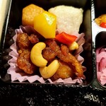 津多屋 - 鶏肉とカシューナッツ炒め