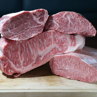 当店のお肉は黒毛和牛の未経産「メス牛」ににこだわっています。
