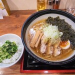 Nikusobaya Fukurou - 温かい肉中華＋あおさトッピング、だしご飯 