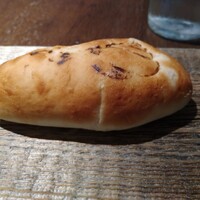 biodinamico - お代わり自由のパン。焼き印がカタツムリだが、、、