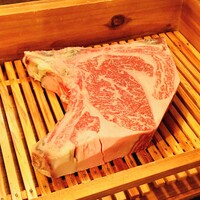 アカミヤコウシ - 宮崎県産交雑種雌リブアイ75日熟成1,110グラム(骨アリ)