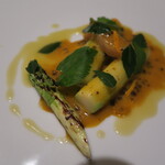 レヴォ - アスパラ、岩魚、卵黄、山椒