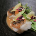 レヴォ - 虎魚、オクラ、レモングラス、カルダモン、ココナッツ