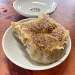 杭州飯店 - デッカい餃子