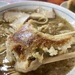 杭州飯店 - 餃子を投入