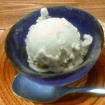 ランチのデザート（胡麻のジェラート）。