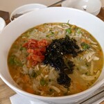 オンユカフェ - 韓国海苔が良いパンチ！ほぐしたチキンたっぷりでほんのり胡麻油香るお粥(^.^)