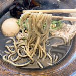 Ramen Tsuki No To Kage - 黒中とんラーメンの麺