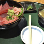 庄和丸 - まぐろの三種丼 1,870円他