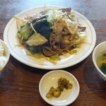 凜 - レバ野菜炒め定食930円（ライス・スープ付）