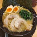 横浜家系ラーメン 丸岡商店 - 