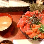 鶴橋まぐろ食堂 - 二色丼（赤身、ユッケ）味噌汁付き
1600円
