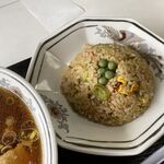 三喜食堂 - 半チャーハンは　しっとり系