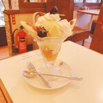 イワタコーヒー店 - 無花果と巨峰のパフェ