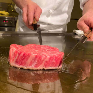 こだわりの褐毛和牛（熊本あか牛）の鉄板焼きをリーズナブルに。