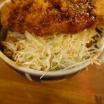 Touhoku Shokuichi - 「東北食市」の「福島会津ソースカツ丼」はキャベツあり