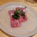 江戸焼肉 - お刺身 万葉牛三角バラ ニラナムル マイクロケール