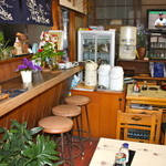 菊屋 - 店内（TVで春の甲子園が）
