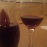 GRATO - サングリアの赤♪　赤ワインの豊潤な香りにフルーツの香りがプラスされて美味しいですよ♪