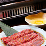 Shimagyuu - 大人気メニュー：和牛ザブトンを焼いて、すき焼き感覚で卵でどうぞ！　裏メニューなのでお早めに！